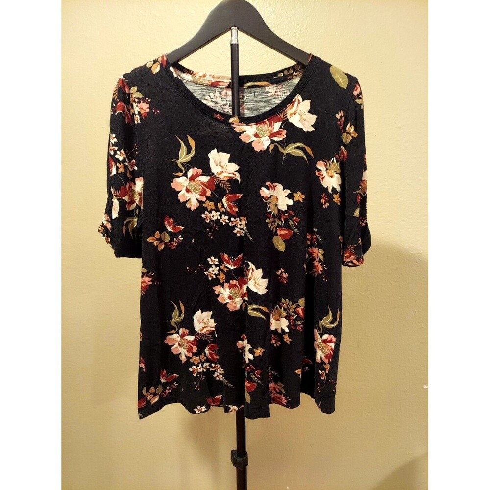 Maurice's Floral Black Shirt- Brand tag cut/removed